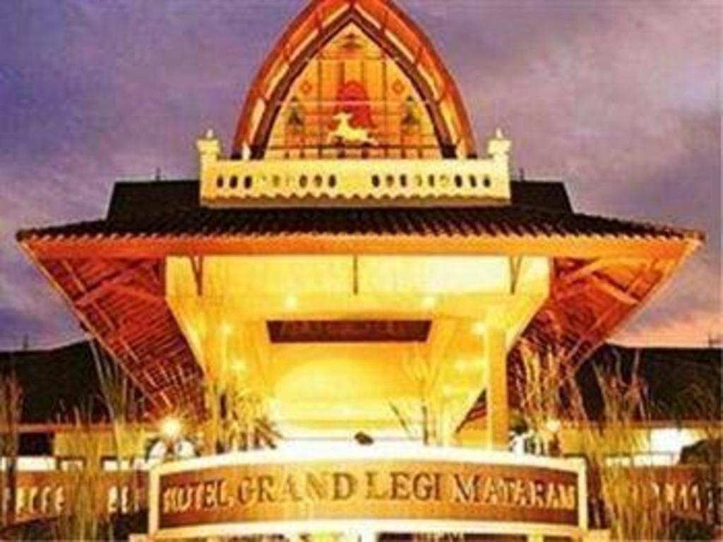 Grand Legi Hotel Mataram Bagian luar foto